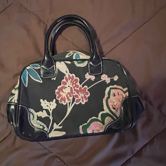 Navy floral insulated lunchbag with handles - Picture 2 of 3